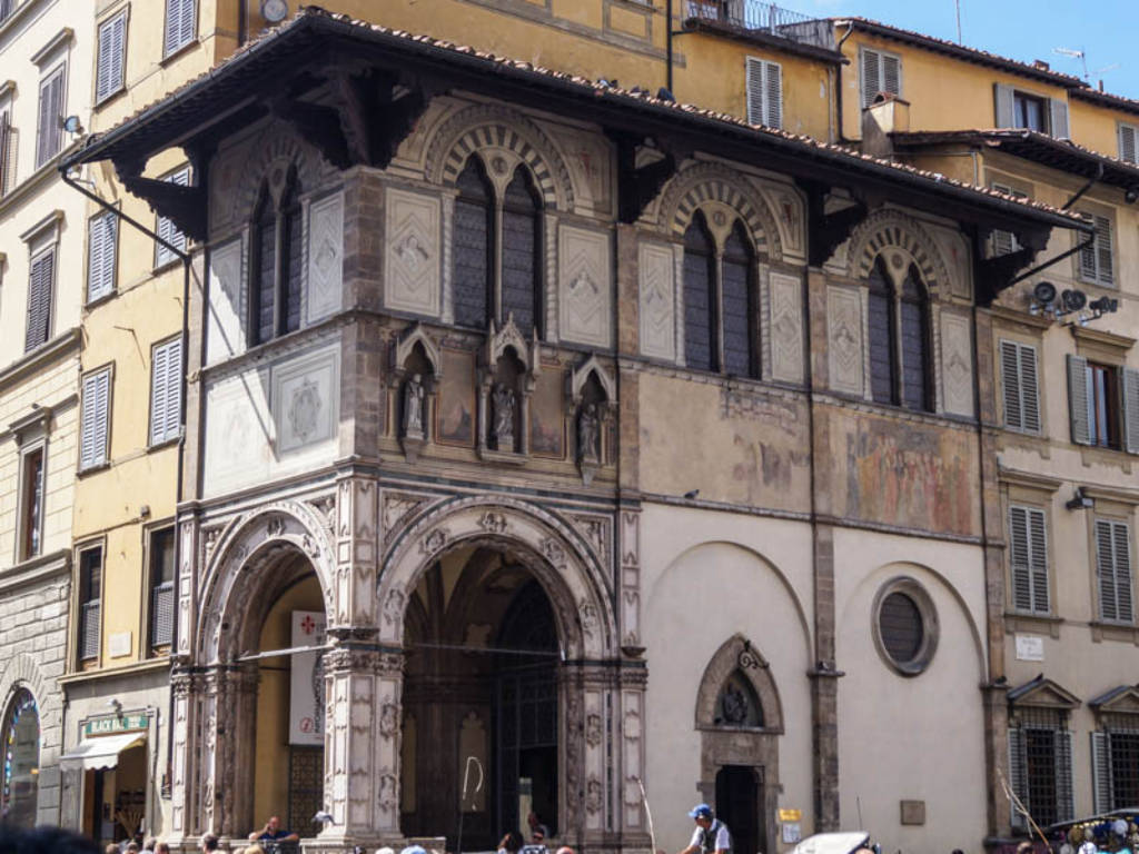 The Loggia del Begallo features its "porch" (loggia) and an enclosed part of the first floor and an enclosed 2nd floor